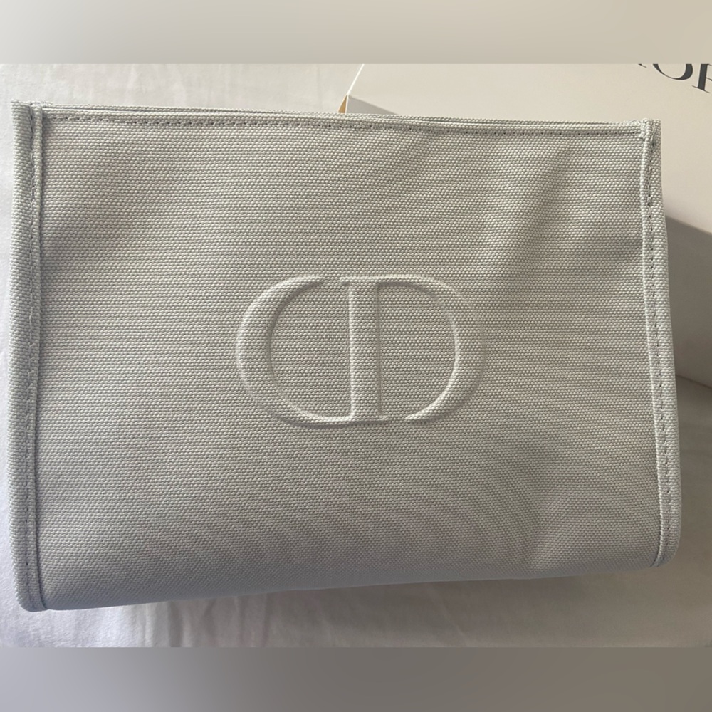 brand new Dior beaute bag with samples dior mascara and new forever glow